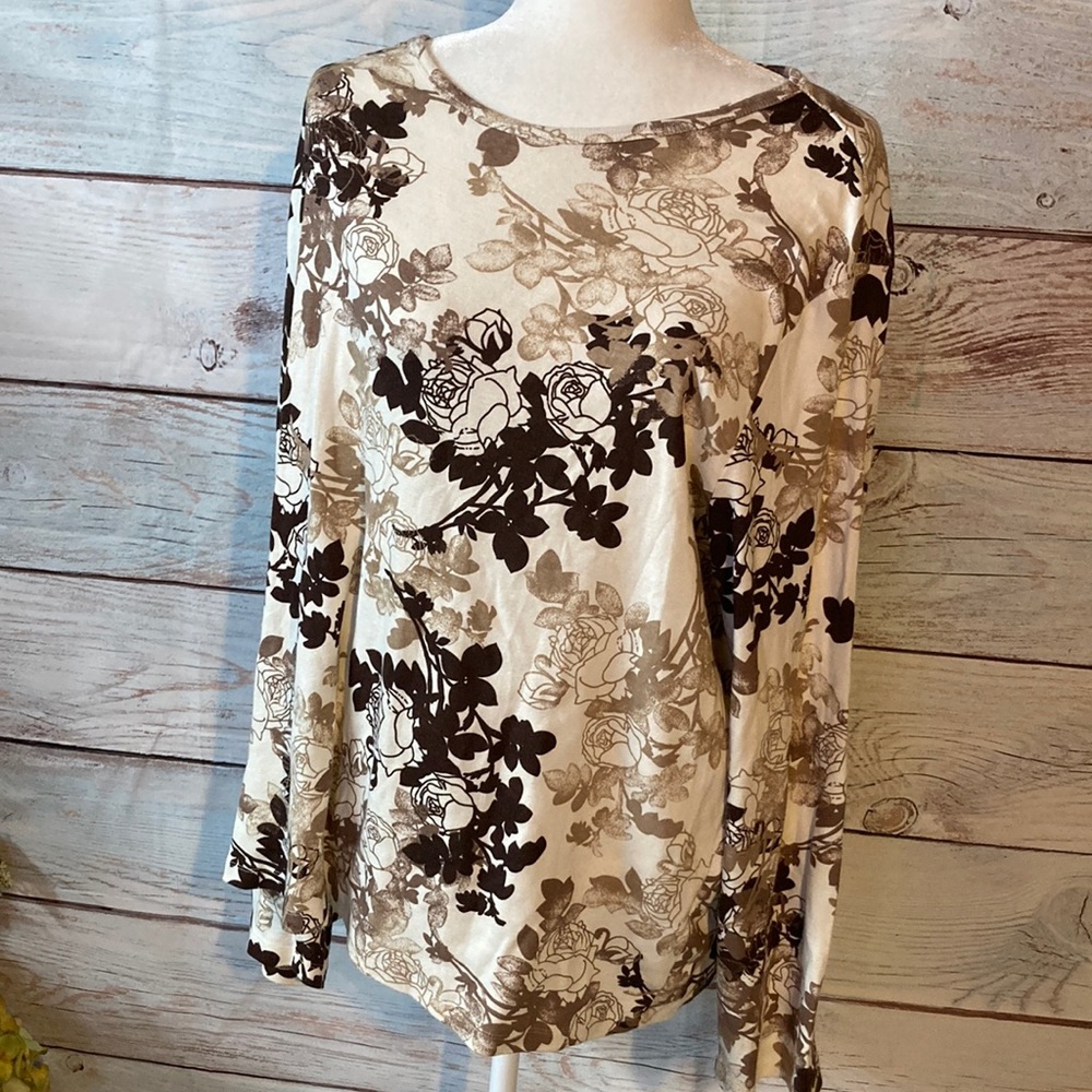 3X St Johns Bay classic tee Long sleeve brown & tan. Scoop neck